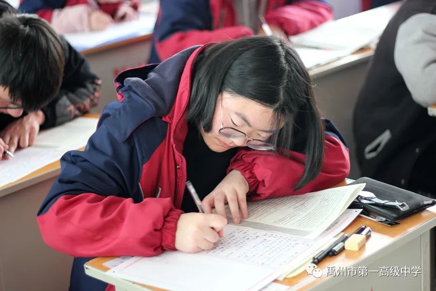 许平济联考开考，禹州一高师生同步答卷
