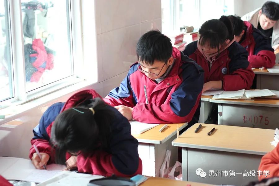 许平济联考开考，禹州一高师生同步答卷