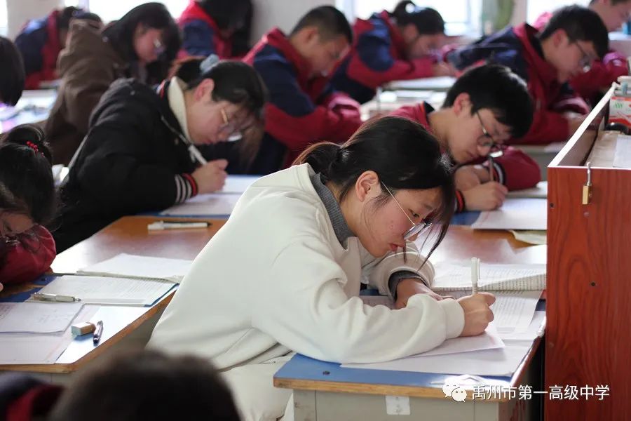 许平济联考开考，禹州一高师生同步答卷