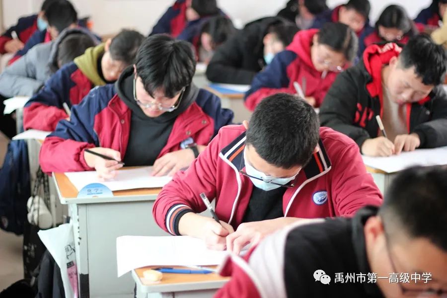 许平济联考开考，禹州一高师生同步答卷