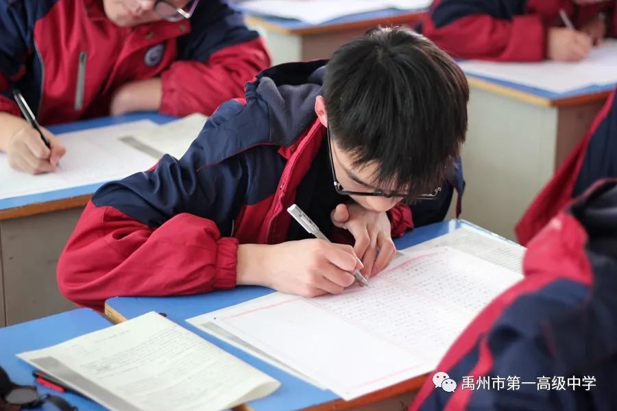 许平济联考开考，禹州一高师生同步答卷
