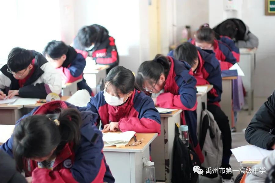 许平济联考开考，禹州一高师生同步答卷