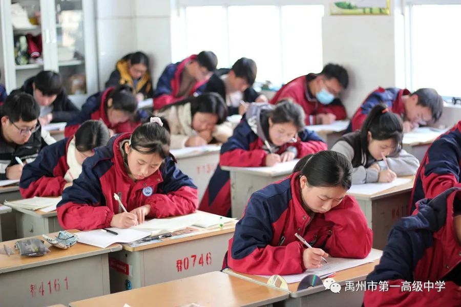 许平济联考开考，禹州一高师生同步答卷