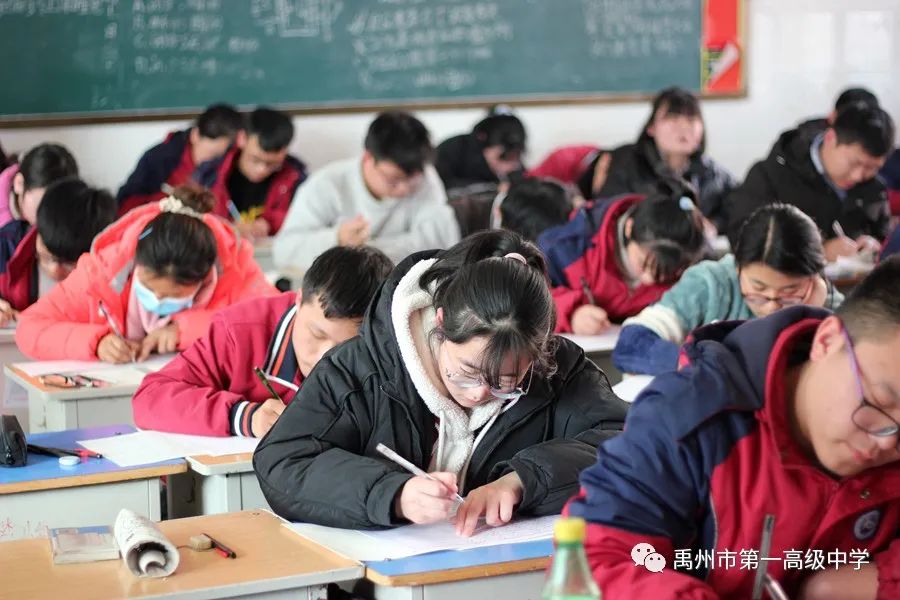 许平济联考开考，禹州一高师生同步答卷