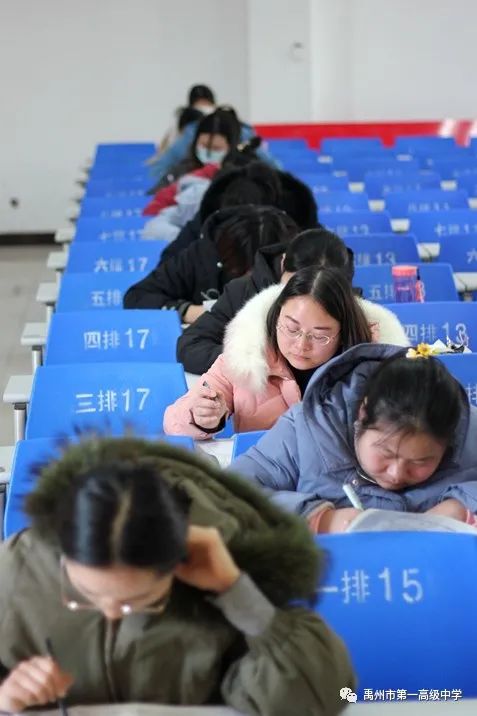 许平济联考开考，禹州一高师生同步答卷