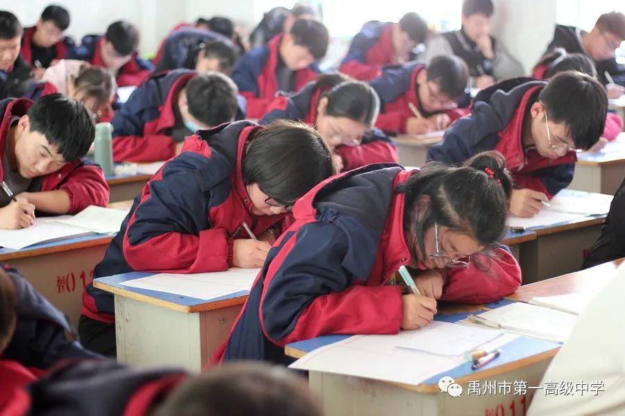 许平济联考开考，禹州一高师生同步答卷