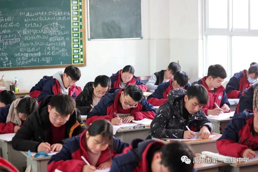 许平济联考开考，禹州一高师生同步答卷