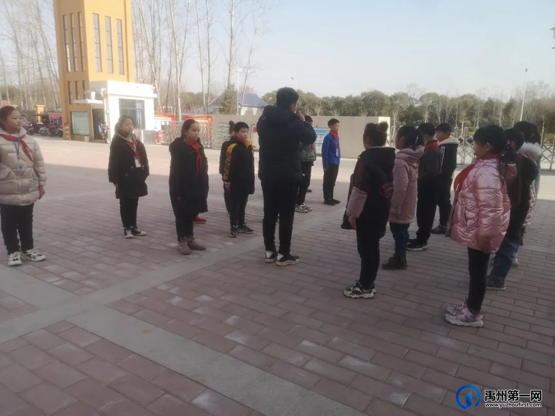 禹州市第五实验学校国旗班训练