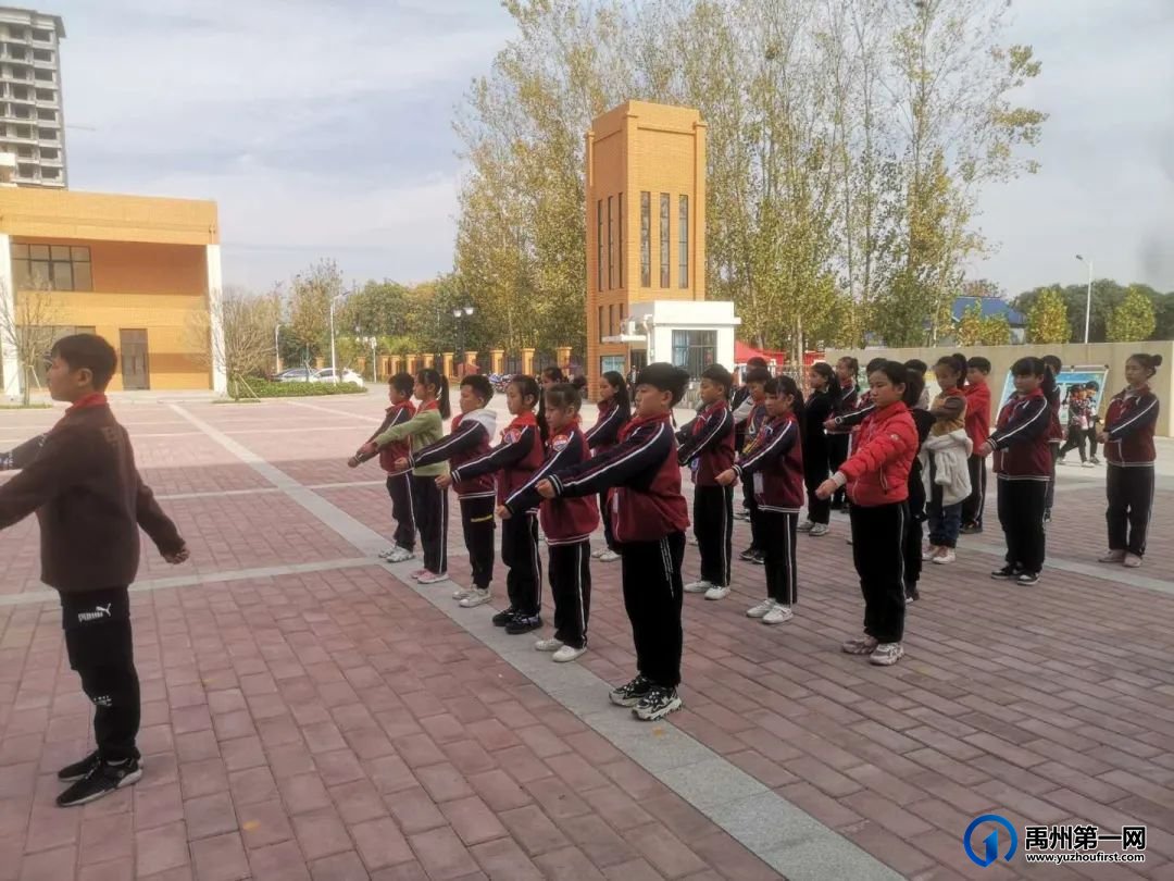 禹州市第五实验学校国旗班训练