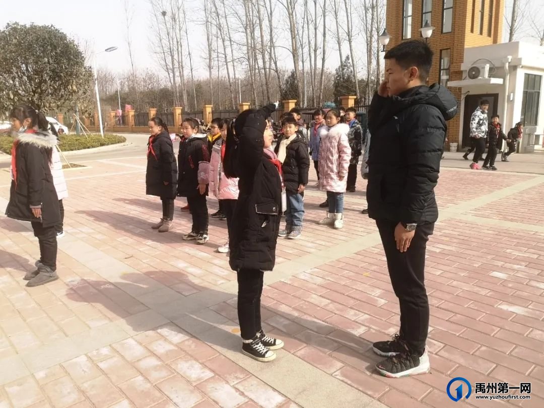 禹州市第五实验学校国旗班训练
