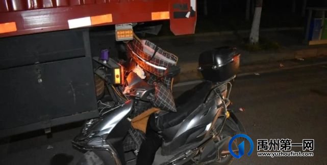 禹州一男子酒后约会网友,途中追尾大货车。就问你还敢酒(醉)驾吗? 禹州一男子酒后约会网友,途中追尾大货车。就问你还敢酒(醉)驾吗?