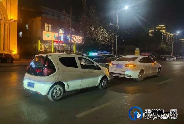 醉驾追尾,禹州男子谎称没喝酒,是车上的白酒洒车上了! 醉驾追尾,禹州男子谎称没喝酒,是车上的白酒洒车上了!