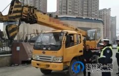 禹州一男子酒后约会网友，途中追尾大货车。就问你还敢酒（醉）驾吗？