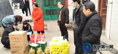 禹州市民政局春节前走访慰问孤儿、事实无人抚养儿童