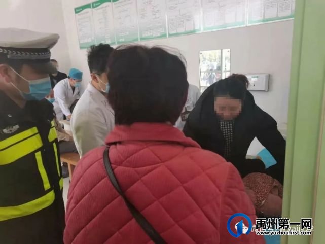事发禹州!2岁孩童被汽车撞倒,民警紧急送医! 事发禹州!2岁孩童被汽车撞倒,民警紧急送医!