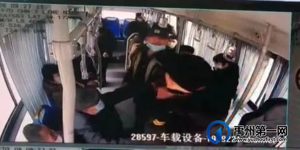 禹州一男子因嫌乘车防疫流程过于繁琐!辱骂殴打驾驶员... 禹州一男子因嫌乘车防疫流程过于繁琐!辱骂殴打驾驶员...