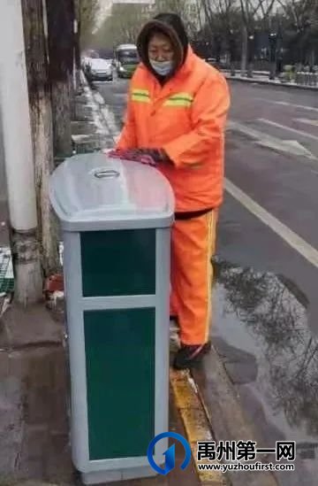 禹州环卫:除雪保畅通 环卫身影忙 禹州环卫:除雪保畅通 环卫身影忙