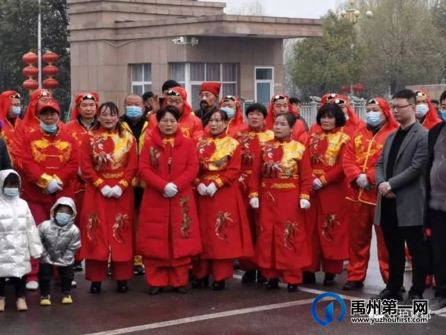 禹州三峰:民警元宵节期间给群众“送礼”送到手软 禹州三峰:民警元宵节期间给群众“送礼”送到手软