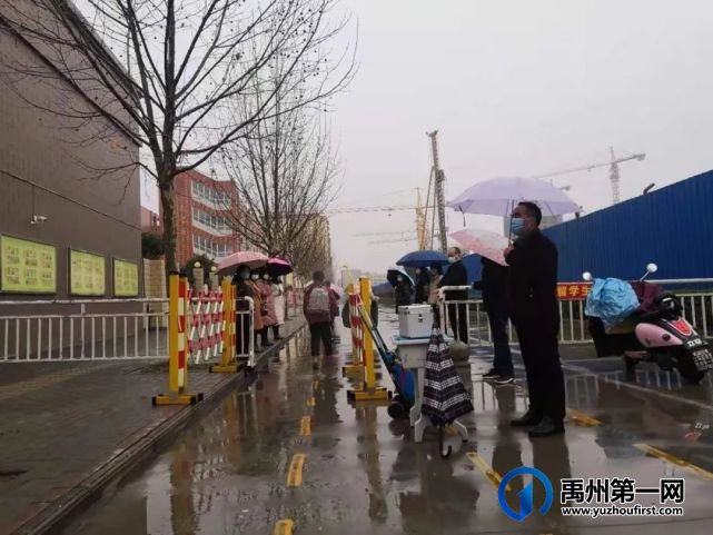 禹州市颍川寨子小学开学进行时...... 禹州市颍川寨子小学开学进行时......