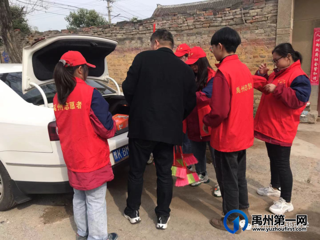 禹州市高级中学 | “献暖暖爱心”---学雷锋活动 禹州市高级中学 | “献暖暖爱心”---学雷锋活动