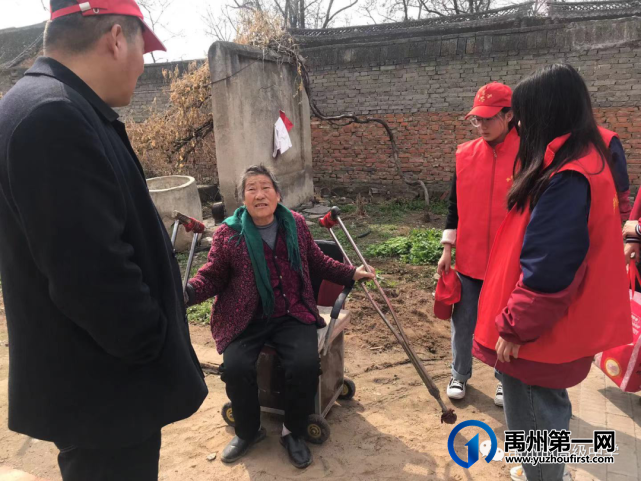 禹州市高级中学 | “献暖暖爱心”---学雷锋活动 禹州市高级中学 | “献暖暖爱心”---学雷锋活动