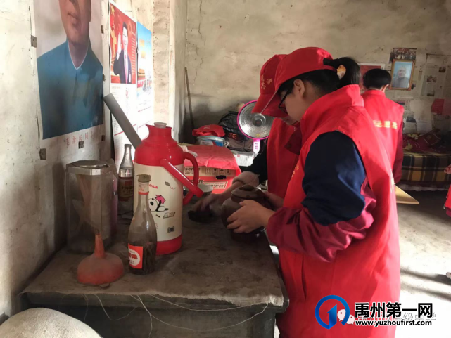 禹州市高级中学 | “献暖暖爱心”---学雷锋活动 禹州市高级中学 | “献暖暖爱心”---学雷锋活动