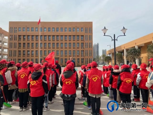 禹州市第五实验学校开展学雷锋实践活动 禹州市第五实验学校开展学雷锋实践活动