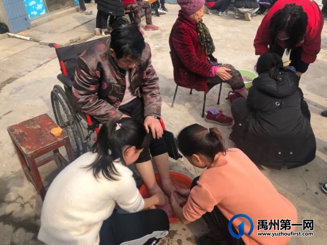 禹州南区学校3.5特辑|家长赶赴送锦旗,学子远足学雷锋 禹州南区学校3.5特辑|家长赶赴送锦旗,学子远足学雷锋