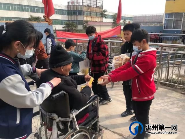 禹州南区学校3.5特辑|家长赶赴送锦旗,学子远足学雷锋 禹州南区学校3.5特辑|家长赶赴送锦旗,学子远足学雷锋
