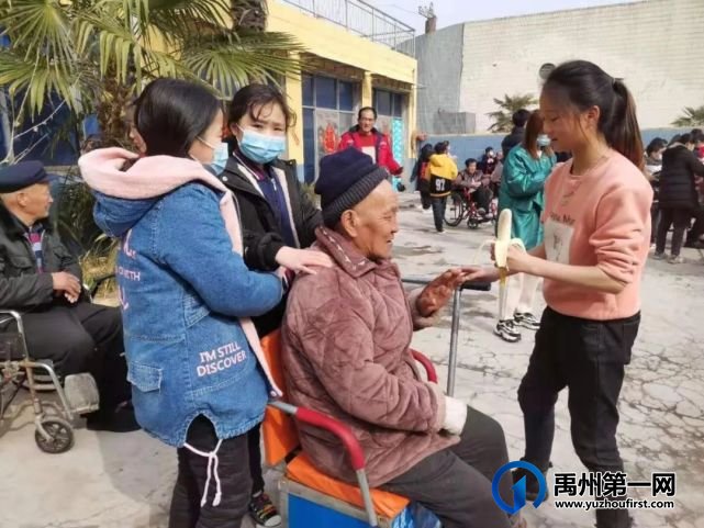禹州南区学校3.5特辑|家长赶赴送锦旗,学子远足学雷锋 禹州南区学校3.5特辑|家长赶赴送锦旗,学子远足学雷锋