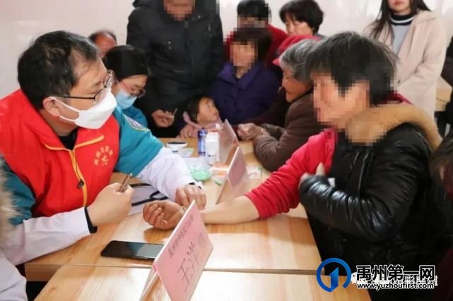 义诊志愿者:服务百姓健康,我们义不容辞! 义诊志愿者:服务百姓健康,我们义不容辞!