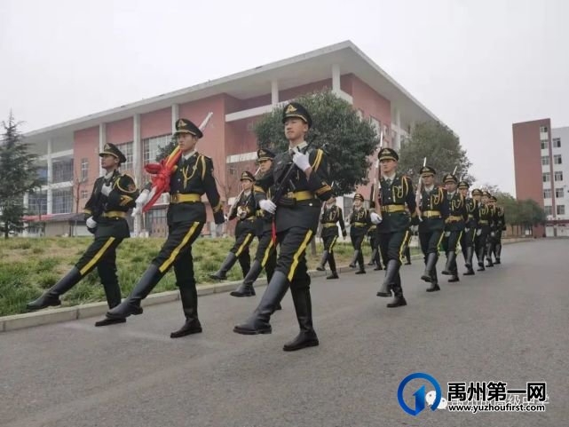 禹州市高级中学|建和谐校园 展巾帼风采 -----主题升旗仪式 禹州市高级中学|建和谐校园 展巾帼风采 -----主题升旗仪式