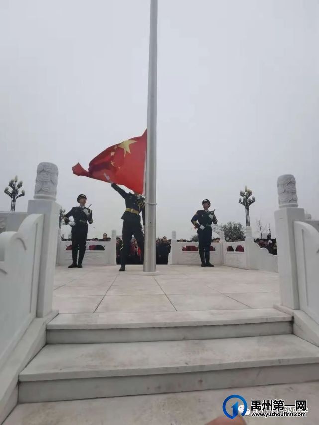 禹州市高级中学|建和谐校园 展巾帼风采 -----主题升旗仪式 禹州市高级中学|建和谐校园 展巾帼风采 -----主题升旗仪式