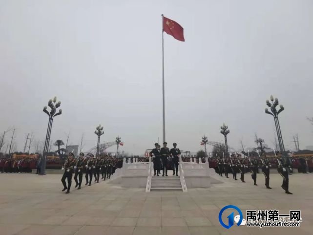 禹州市高级中学|建和谐校园 展巾帼风采 -----主题升旗仪式 禹州市高级中学|建和谐校园 展巾帼风采 -----主题升旗仪式