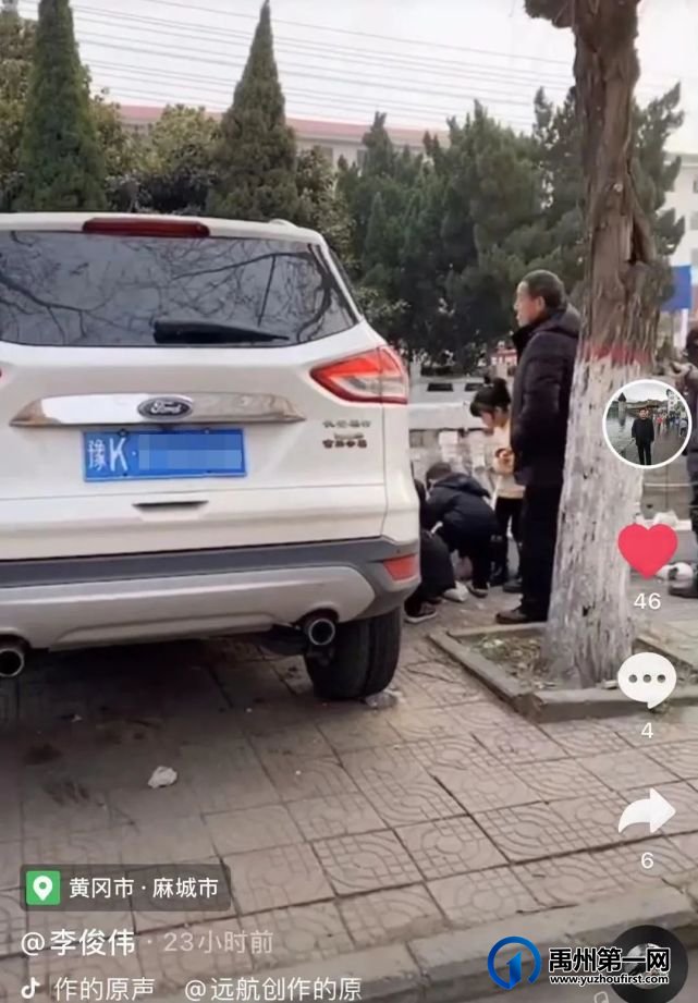 惊险!禹州南城门附近一私家车悬于河道上方!原因或为... 惊险!禹州南城门附近一私家车悬于河道上方!原因或为...