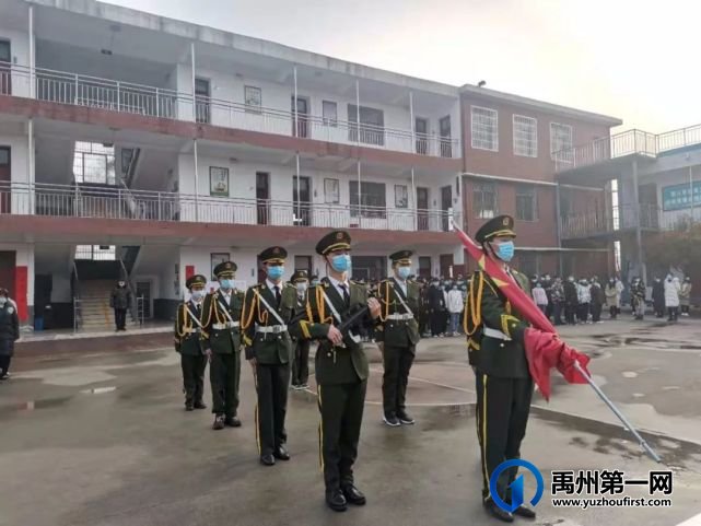 禹州南区学校举行“新风貌,新气象,新目标”主题升旗仪式 禹州南区学校举行“新风貌,新气象,新目标”主题升旗仪式