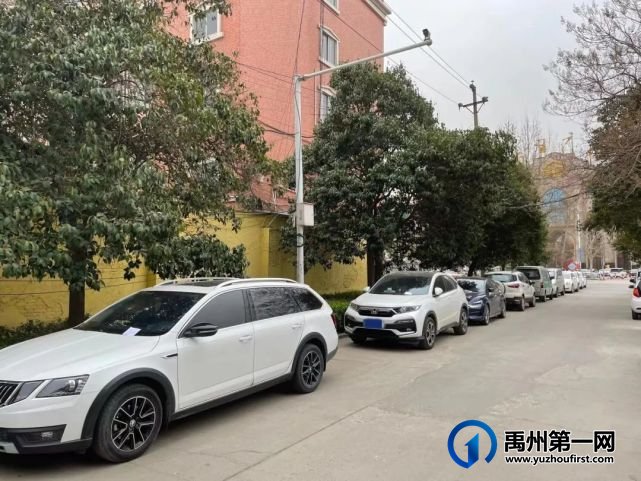 车主们请注意,禹州这条道路将开始贴条,不要再随意停车! 车主们请注意,禹州这条道路将开始贴条,不要再随意停车!