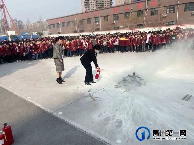 禹州市颍川办寨子小学防火、防踩踏消防安全演练 禹州市颍川办寨子小学防火、防踩踏消防安全演练