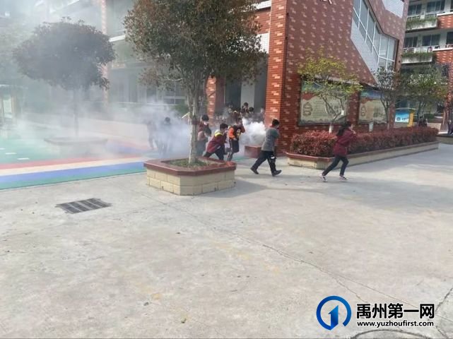 禹州市颍川办寨子小学防火、防踩踏消防安全演练 禹州市颍川办寨子小学防火、防踩踏消防安全演练