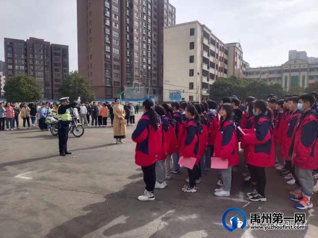 禹州交警深入颍川中心学校开展“交通安全进校园”宣传活动 禹州交警深入颍川中心学校开展“交通安全进校园”宣传活动