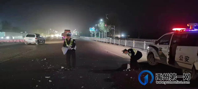 交警变身“”搬运工”,事发禹州褚河桥! 交警变身“”搬运工”,事发禹州褚河桥!