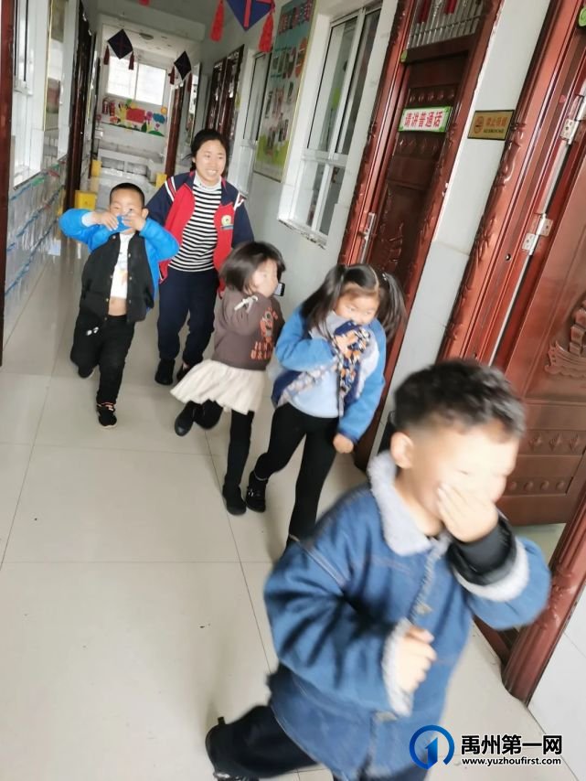 禹州市文殊镇福娃学校安全演练 禹州市文殊镇福娃学校安全演练