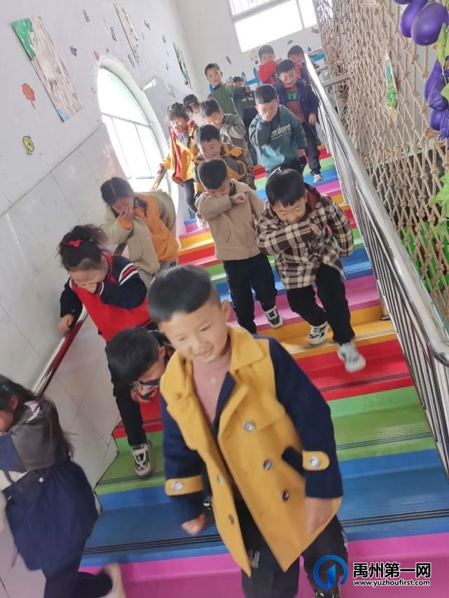 禹州市文殊镇福娃学校安全演练 禹州市文殊镇福娃学校安全演练