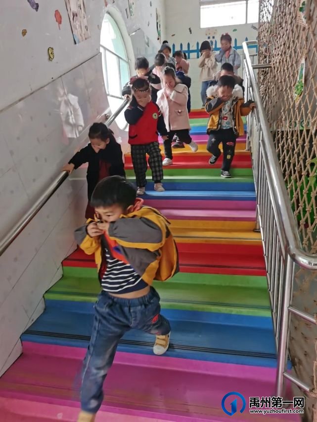 禹州市文殊镇福娃学校安全演练 禹州市文殊镇福娃学校安全演练