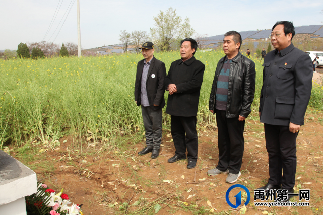 清明节为禹州方岗镇石坑村无名抗日烈士墓立碑扫墓! 清明节为禹州方岗镇石坑村无名抗日烈士墓立碑扫墓!