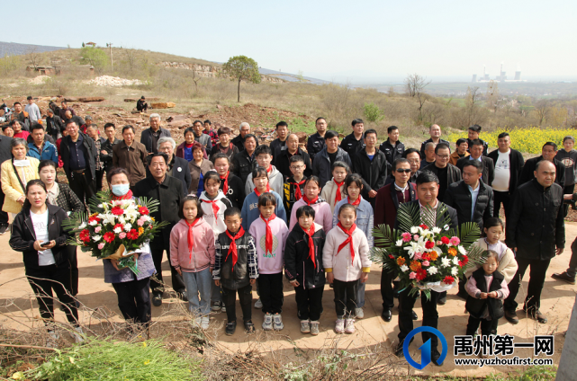 清明节为禹州方岗镇石坑村无名抗日烈士墓立碑扫墓! 清明节为禹州方岗镇石坑村无名抗日烈士墓立碑扫墓!