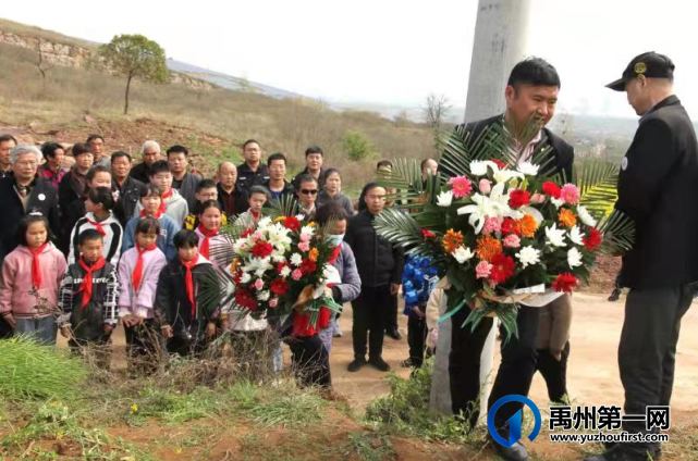 清明节为禹州方岗镇石坑村无名抗日烈士墓立碑扫墓! 清明节为禹州方岗镇石坑村无名抗日烈士墓立碑扫墓!