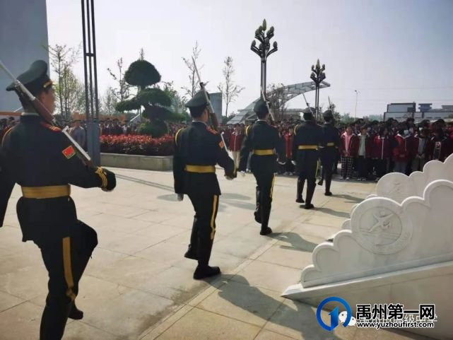 禹州市高级中学 | 正青春,敢拼搏——升旗仪式 禹州市高级中学 | 正青春,敢拼搏——升旗仪式