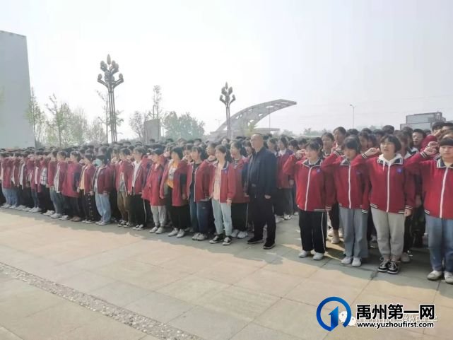 禹州市高级中学 | 正青春,敢拼搏——升旗仪式 禹州市高级中学 | 正青春,敢拼搏——升旗仪式