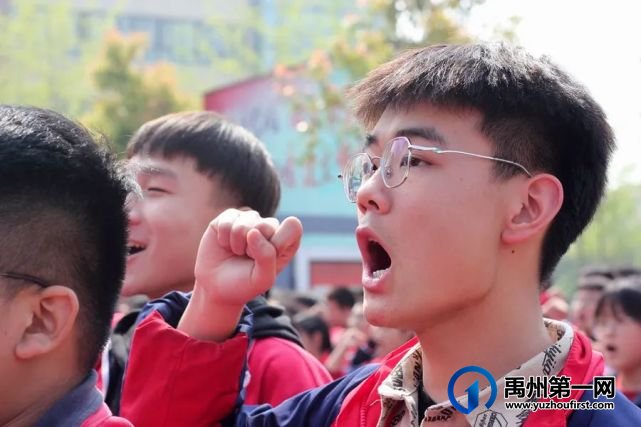 禹州市第一高级中学升旗仪式 | 缅怀革命先烈 传承红色基因 禹州市第一高级中学升旗仪式 | 缅怀革命先烈 传承红色基因